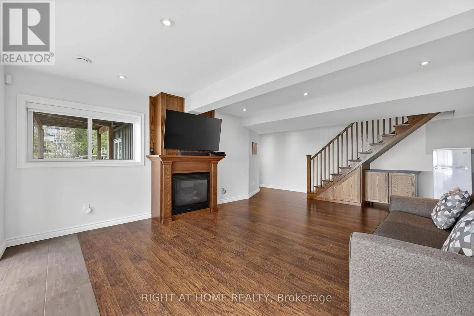 442 SILVER BIRCH DRIVE