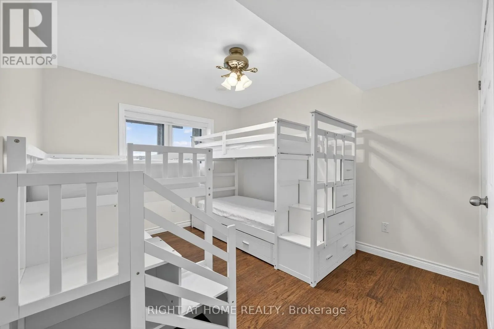 442 SILVER BIRCH DRIVE
