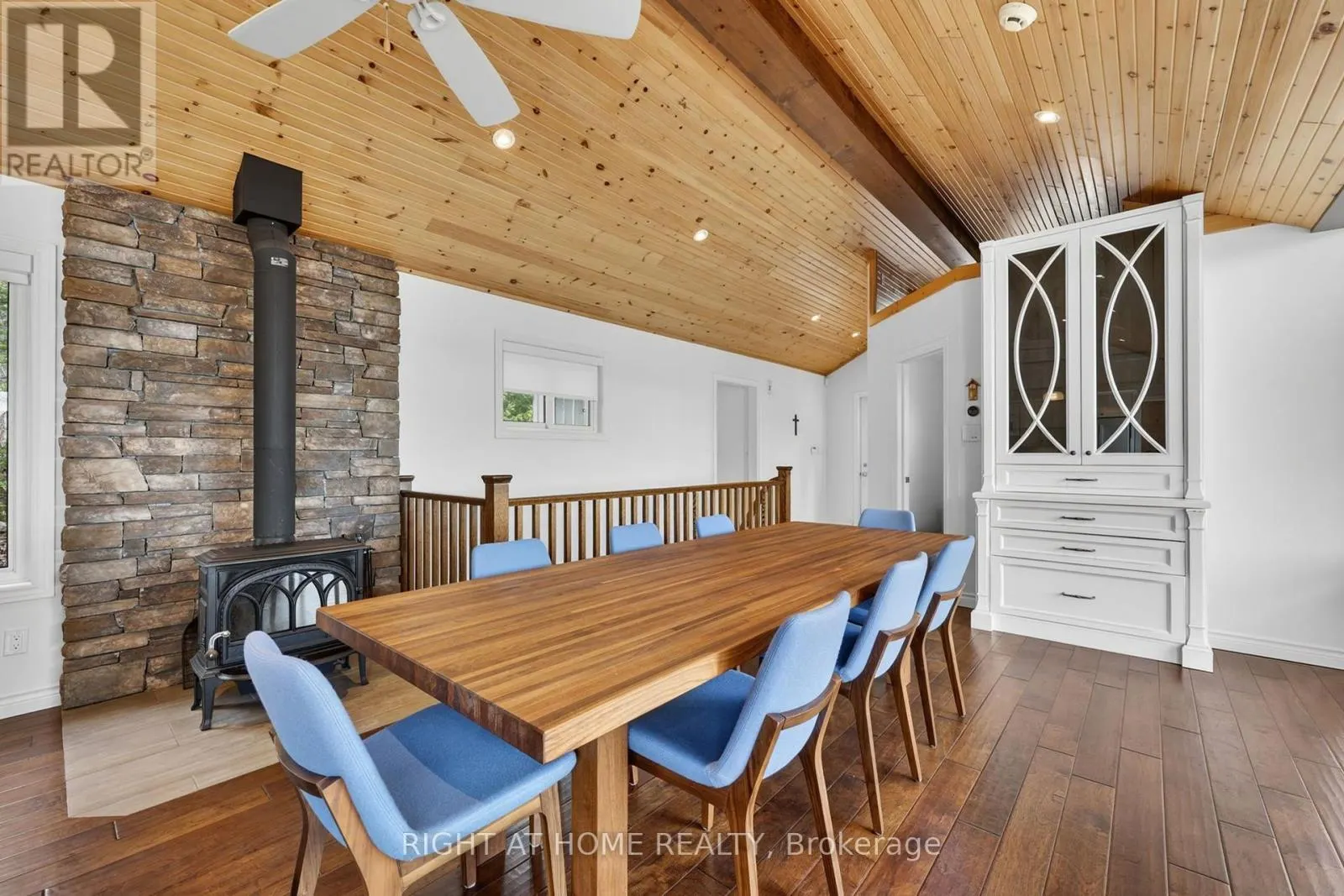 442 SILVER BIRCH DRIVE