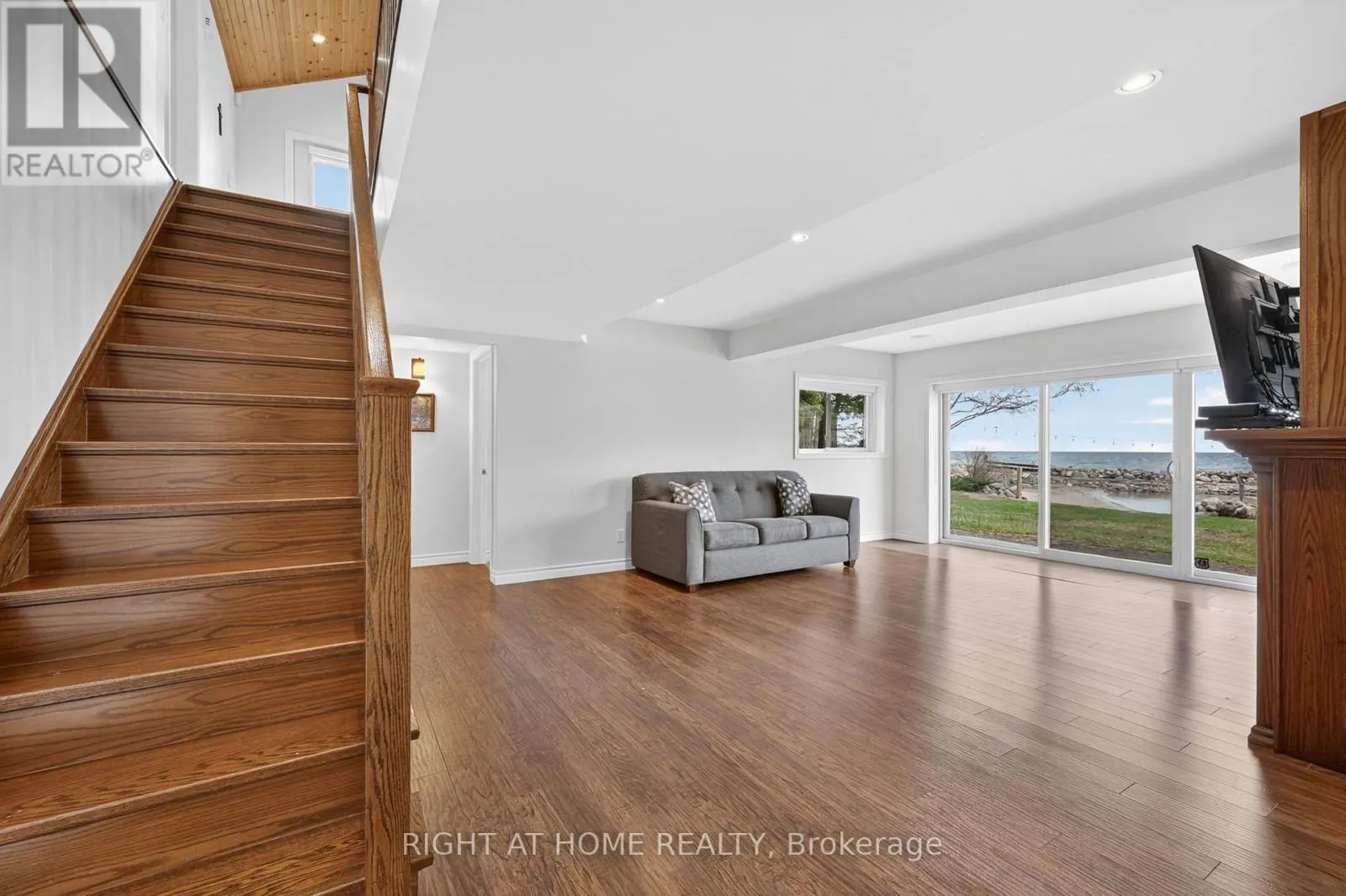 442 SILVER BIRCH DRIVE