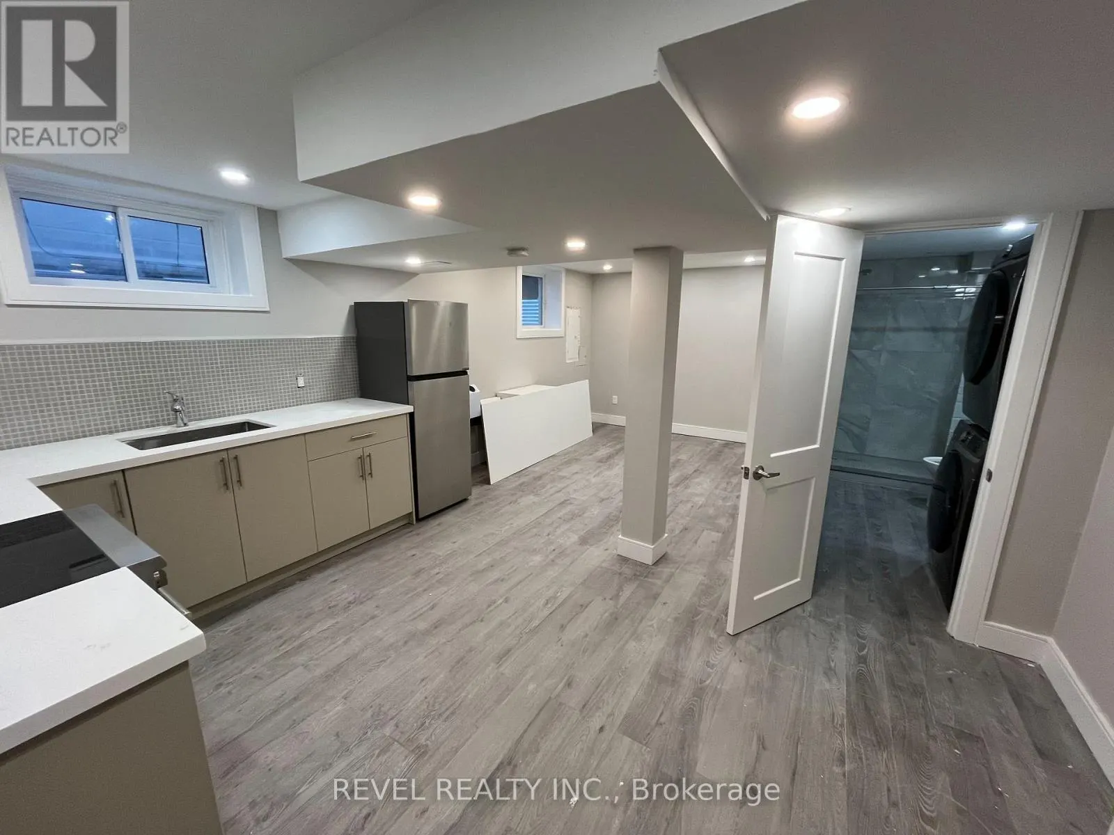 LOWER - 324 ST VINCENT STREET