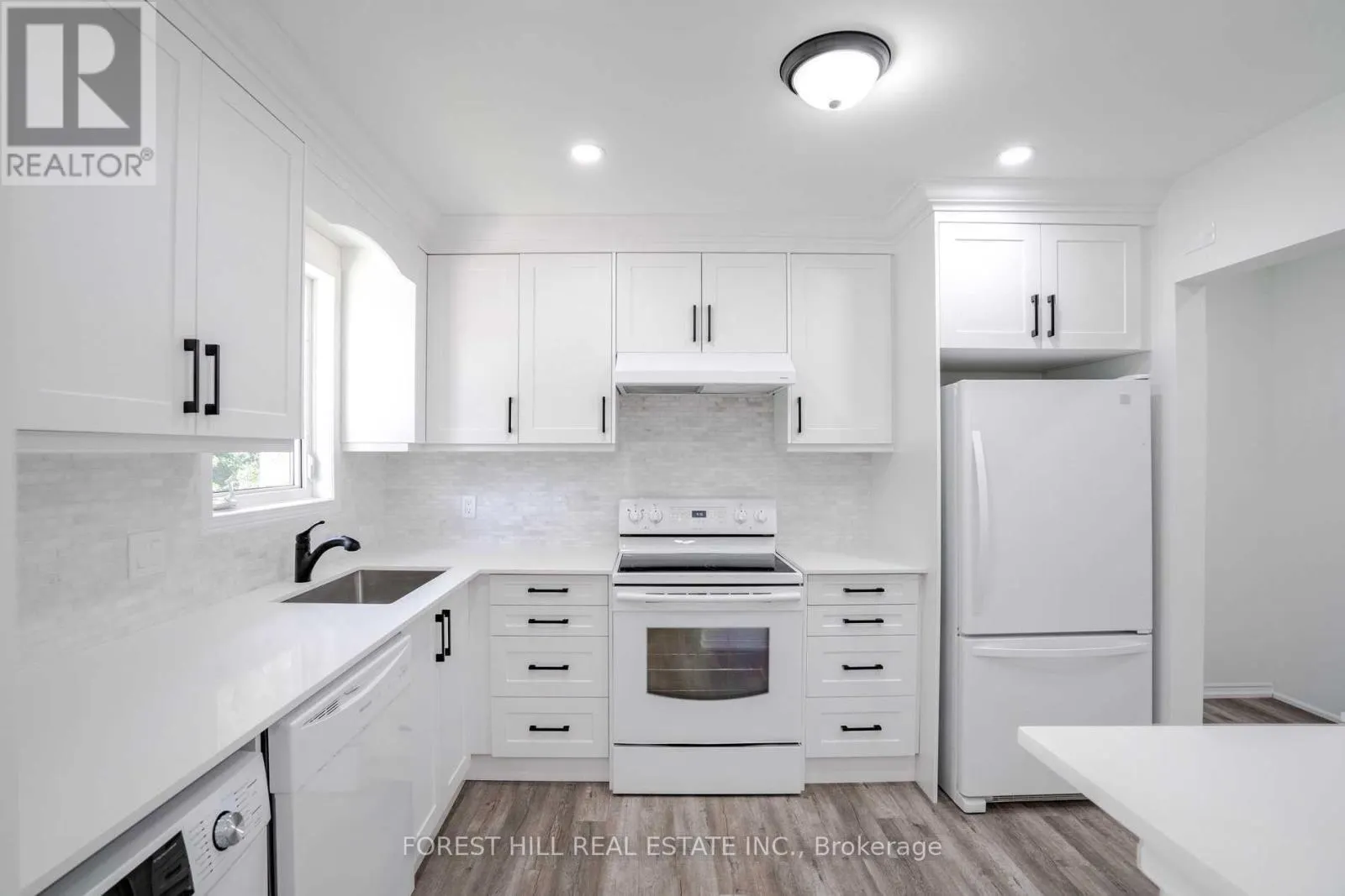 UPPER - 18 SHANNON STREET