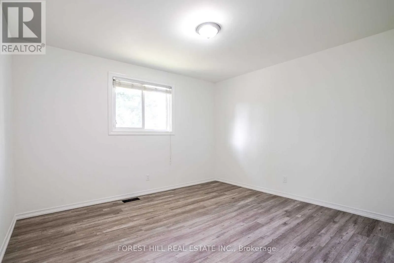 UPPER - 18 SHANNON STREET