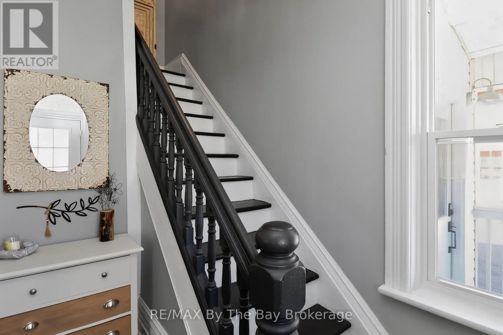 87 QUEEN STREET W