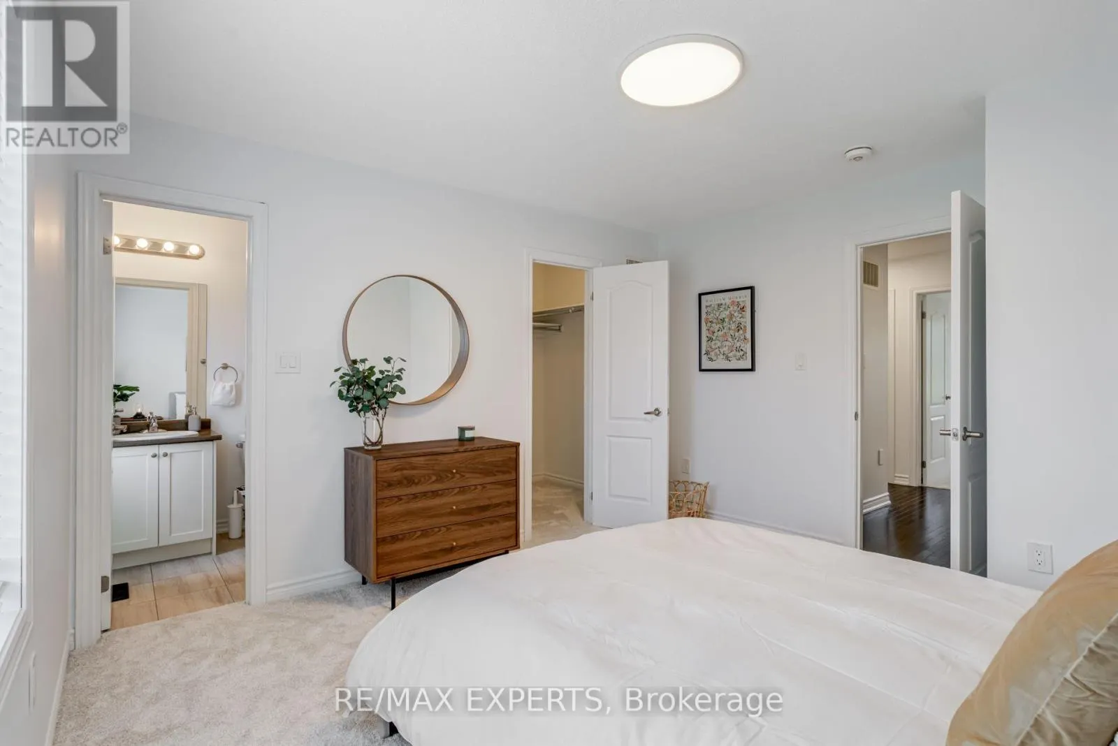 19 CYGNUS CRESCENT