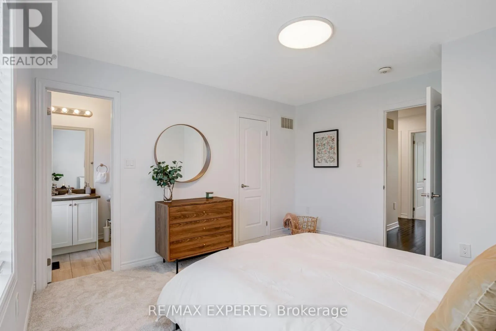 19 CYGNUS CRESCENT