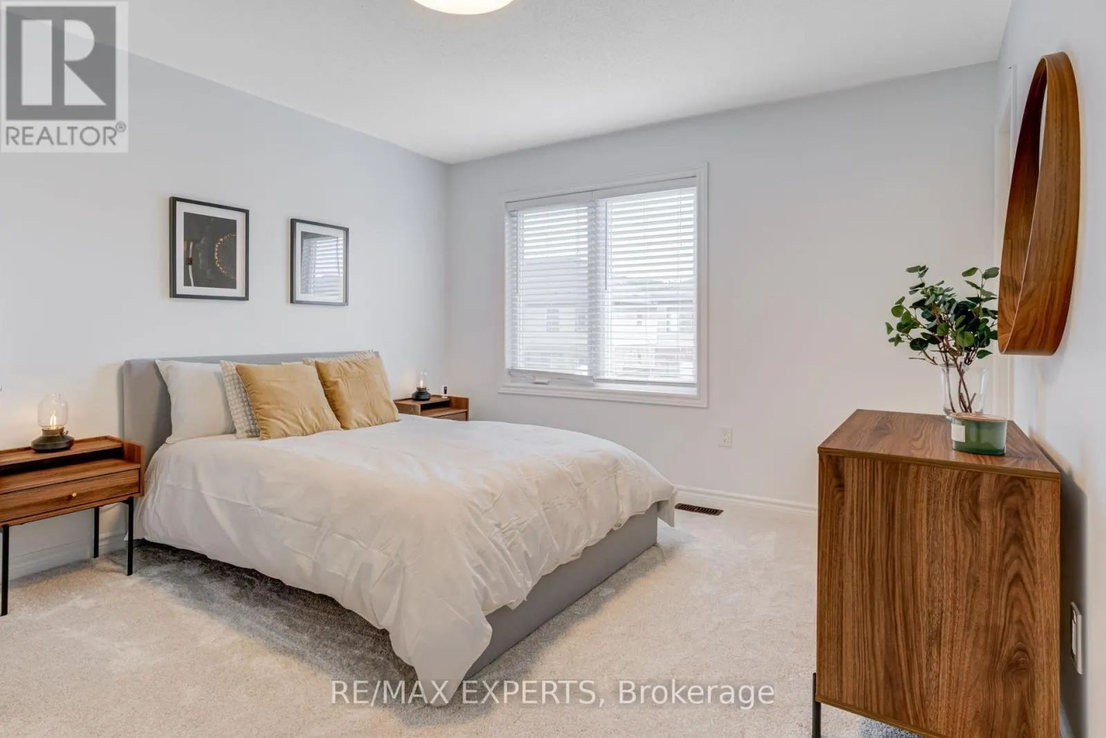 19 CYGNUS CRESCENT