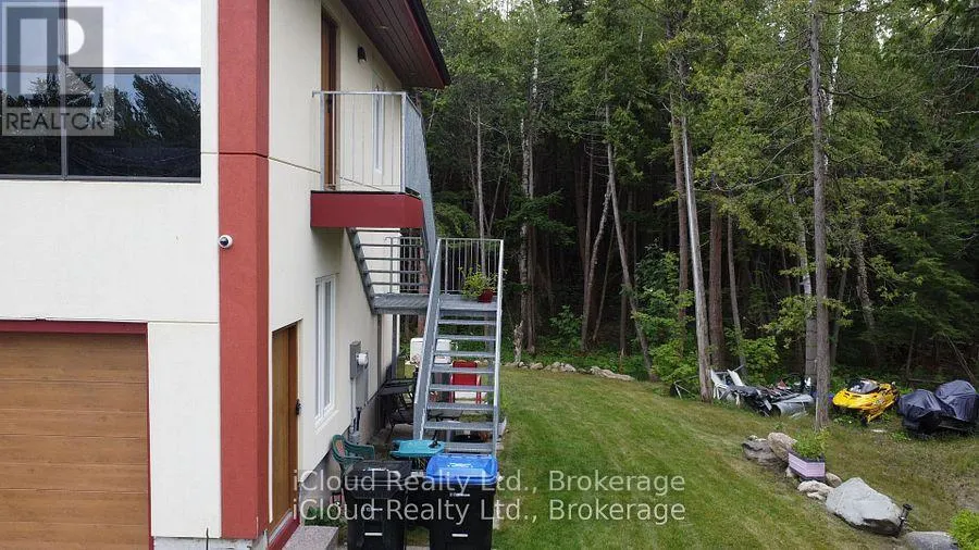 2216 CHAMPLAIN ROAD
