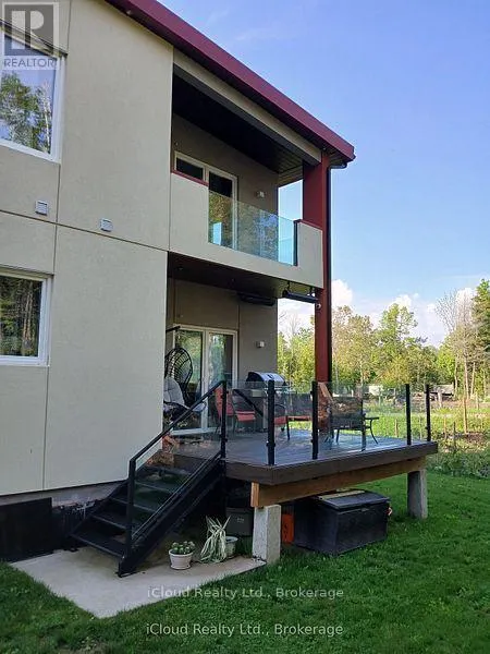 2216 CHAMPLAIN ROAD