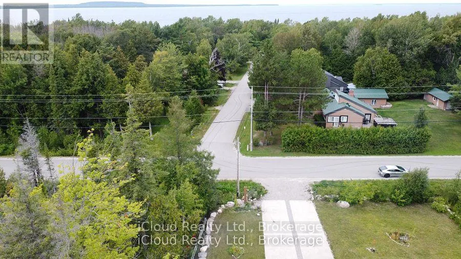 2216 CHAMPLAIN ROAD