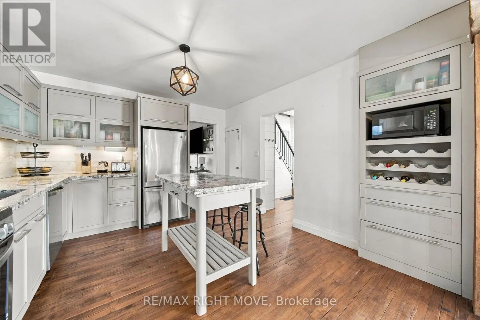 94 WESTMOUNT DRIVE N