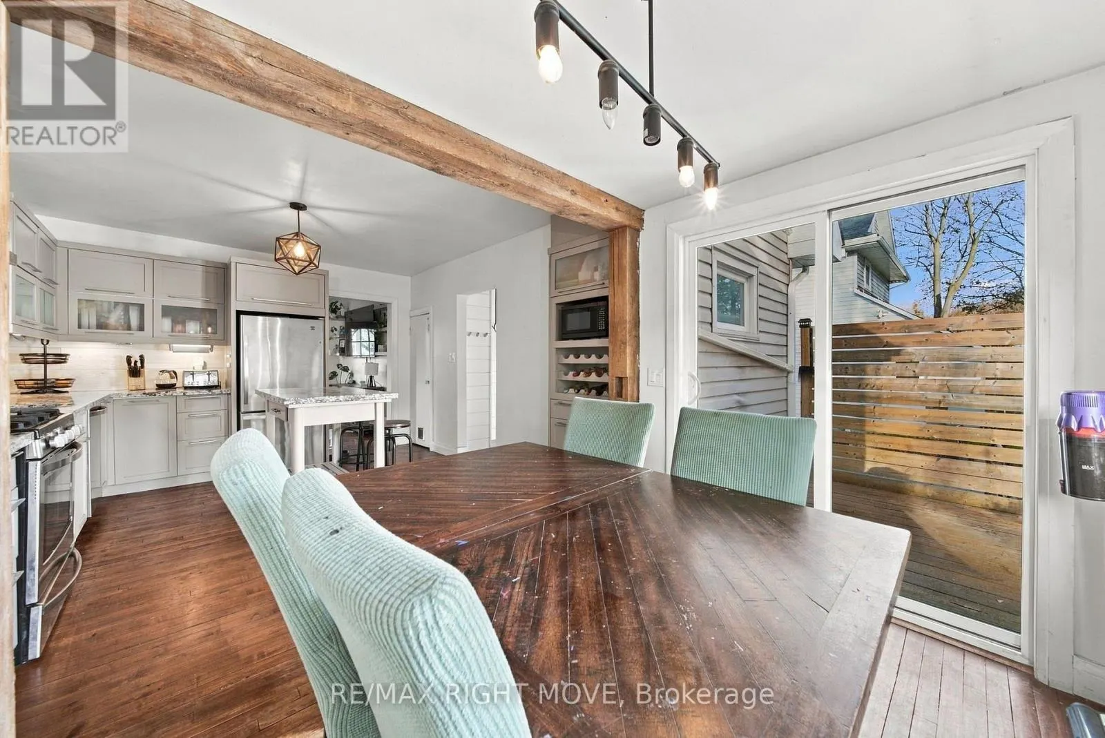 94 WESTMOUNT DRIVE N