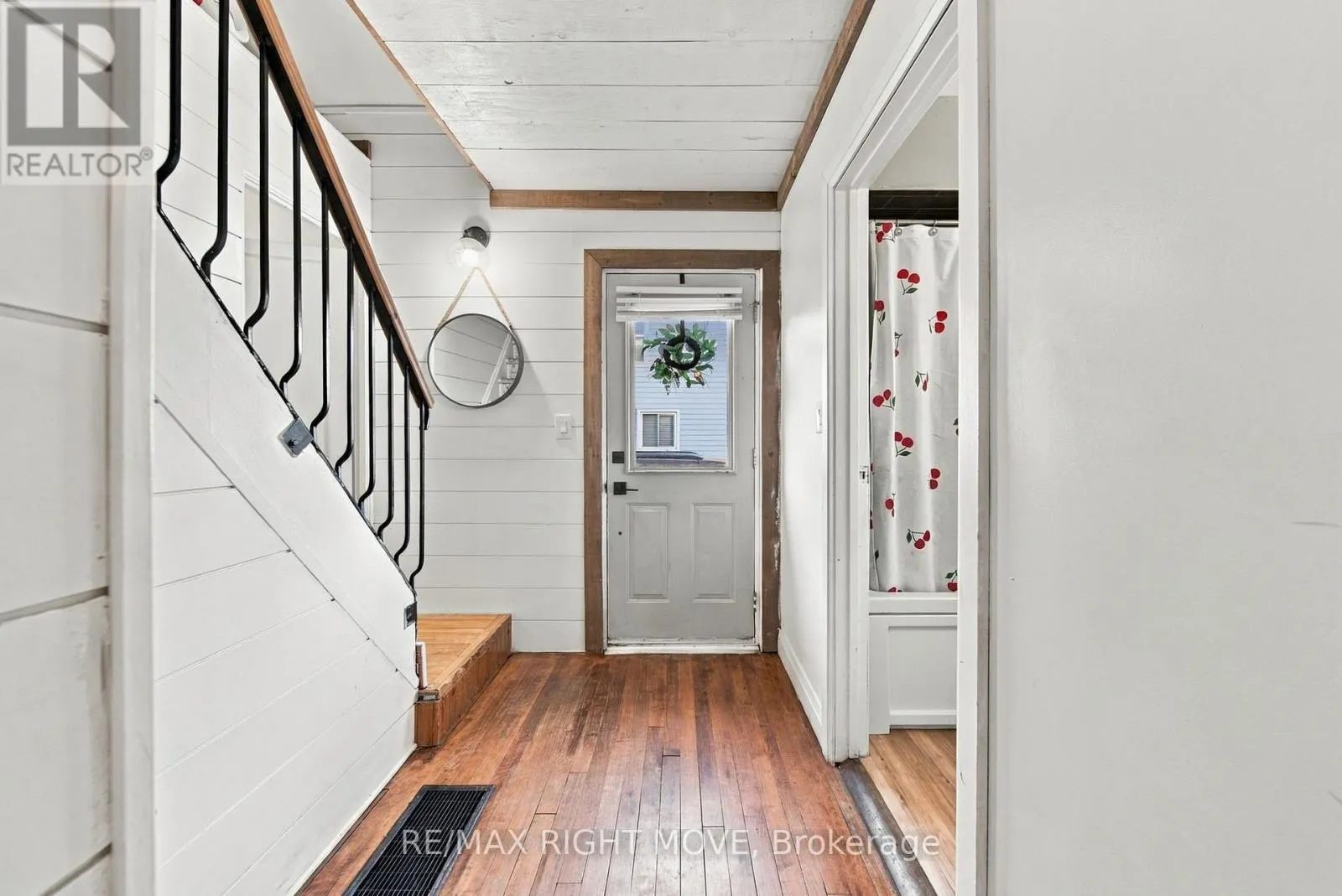 94 WESTMOUNT DRIVE N