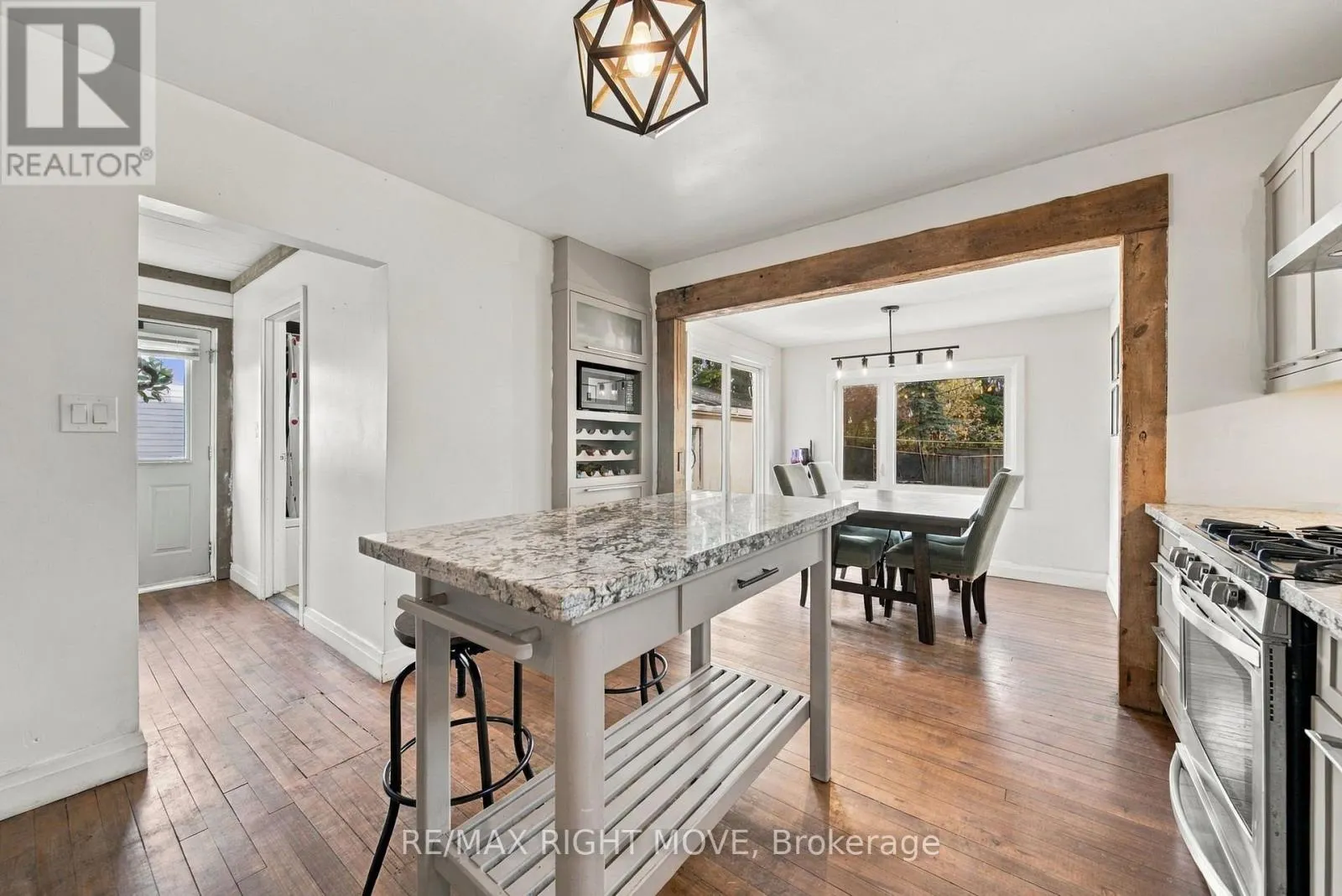 94 WESTMOUNT DRIVE N