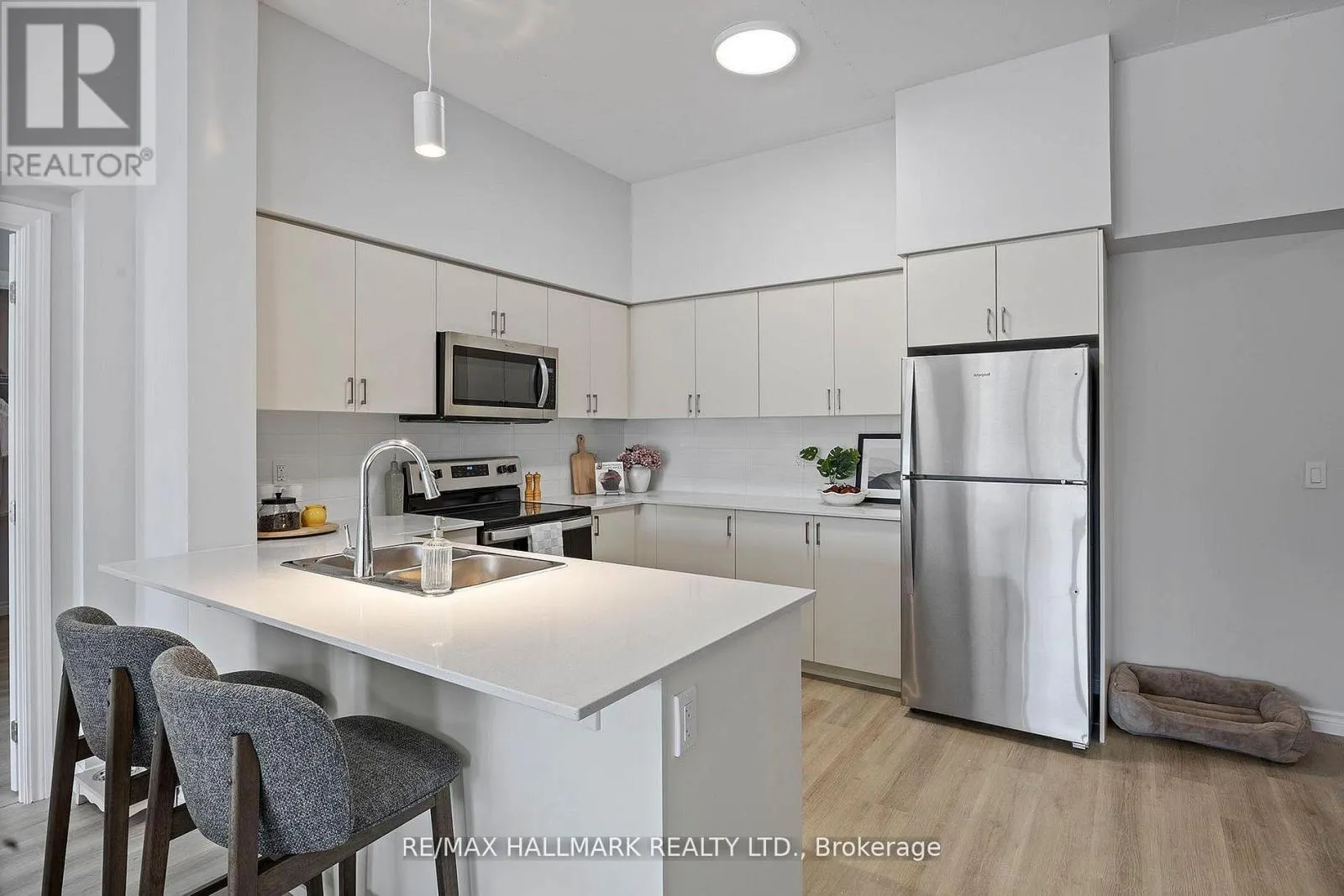 810 - 70 DEAN AVENUE