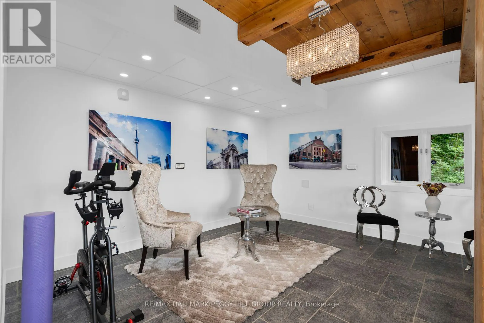 11 CRESTWOOD DRIVE