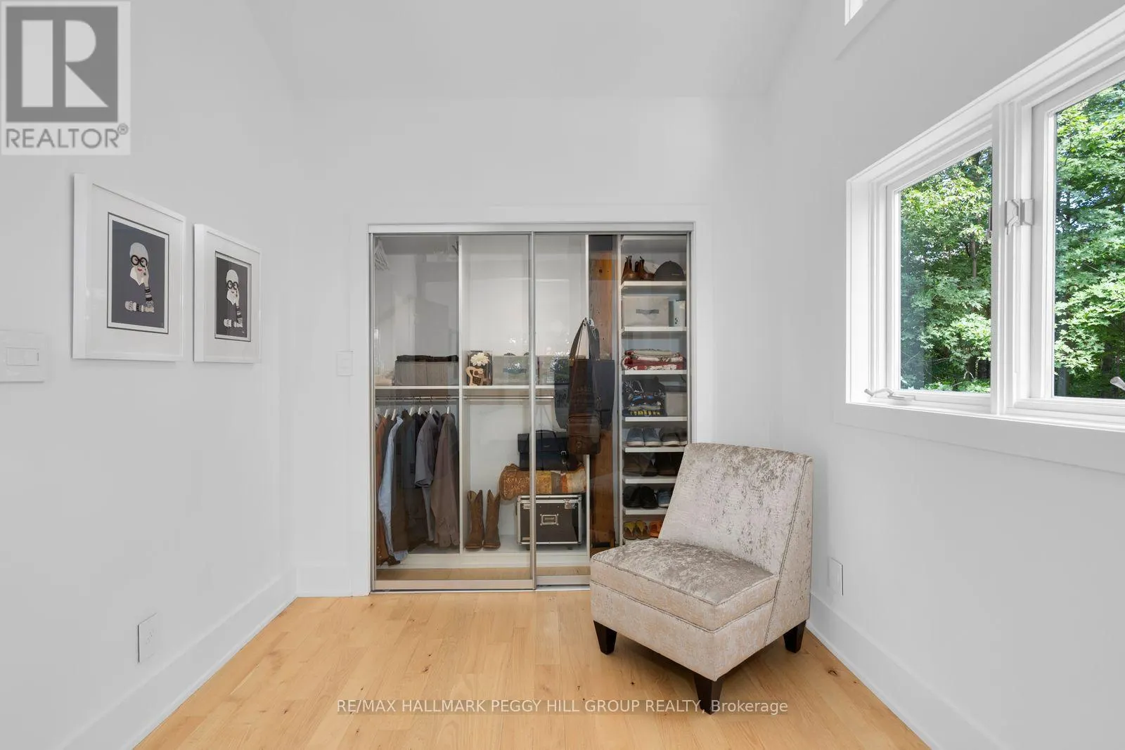 11 CRESTWOOD DRIVE