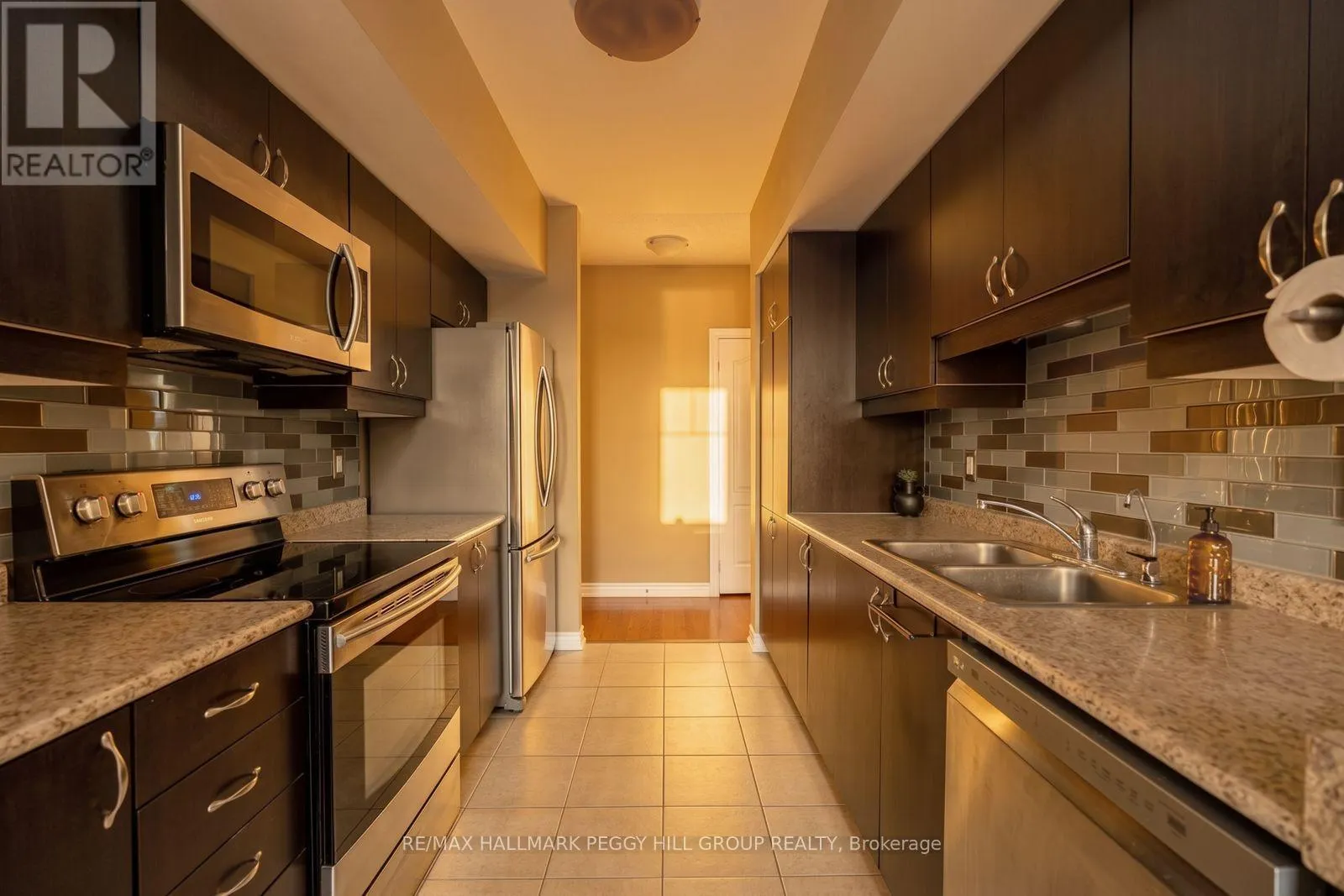 112 - 39 FERNDALE DRIVE S