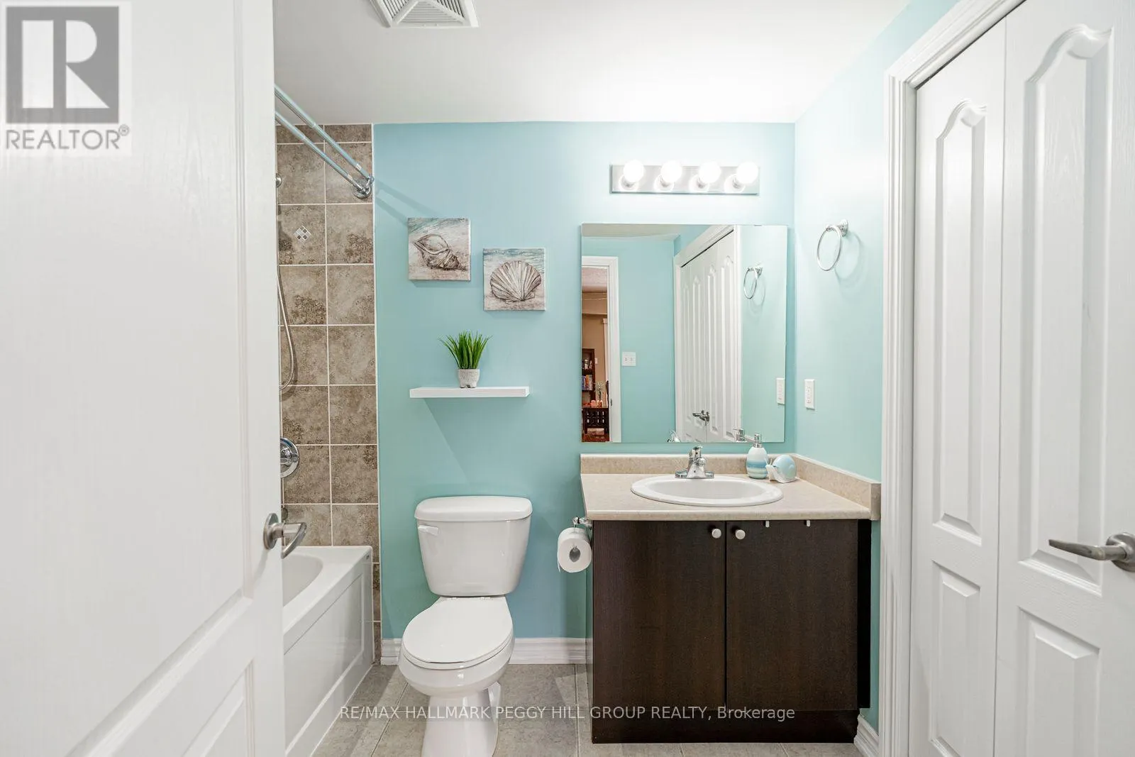 112 - 39 FERNDALE DRIVE S