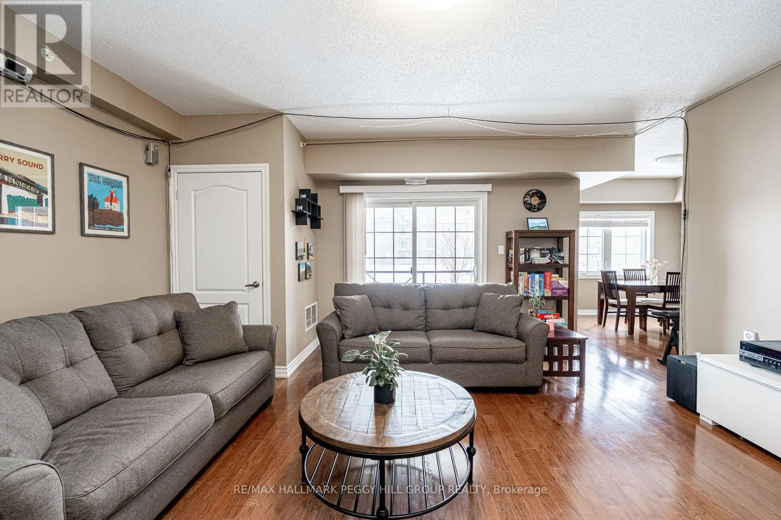 112 - 39 FERNDALE DRIVE S