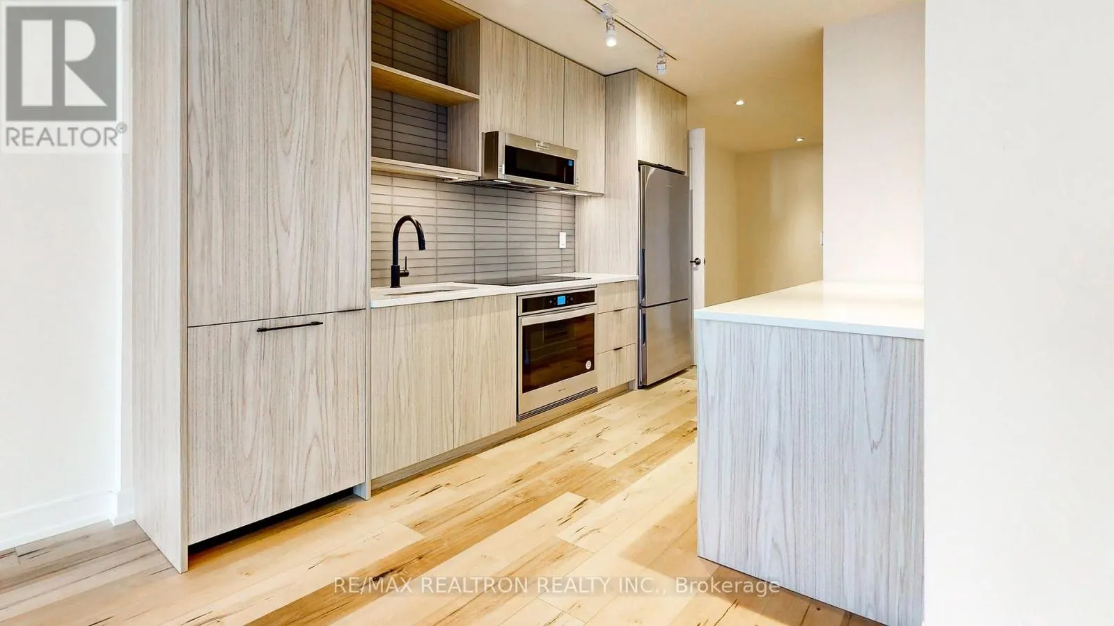 813 - 185 DUNLOP STREET E
