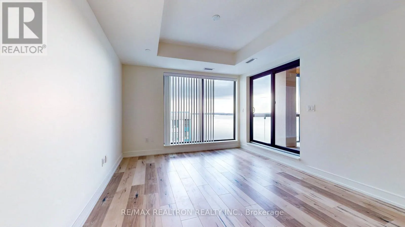 813 - 185 DUNLOP STREET E