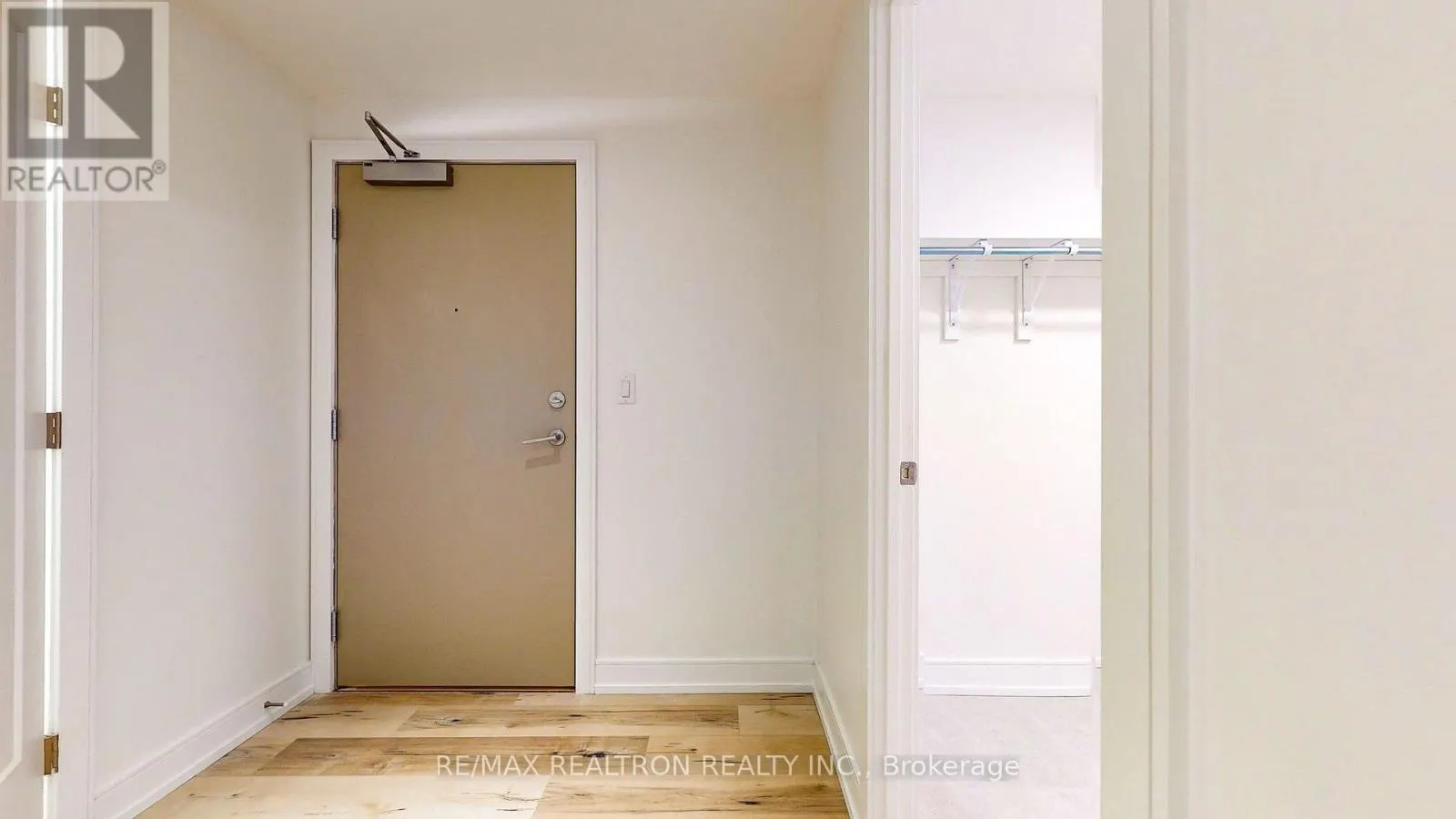 813 - 185 DUNLOP STREET E