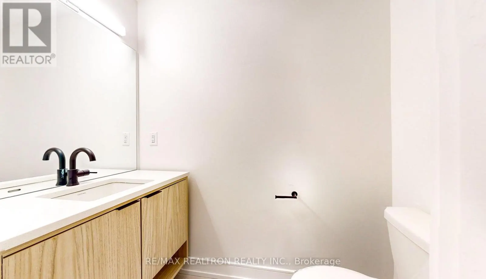 813 - 185 DUNLOP STREET E