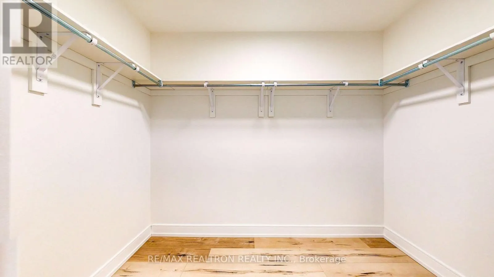 813 - 185 DUNLOP STREET E