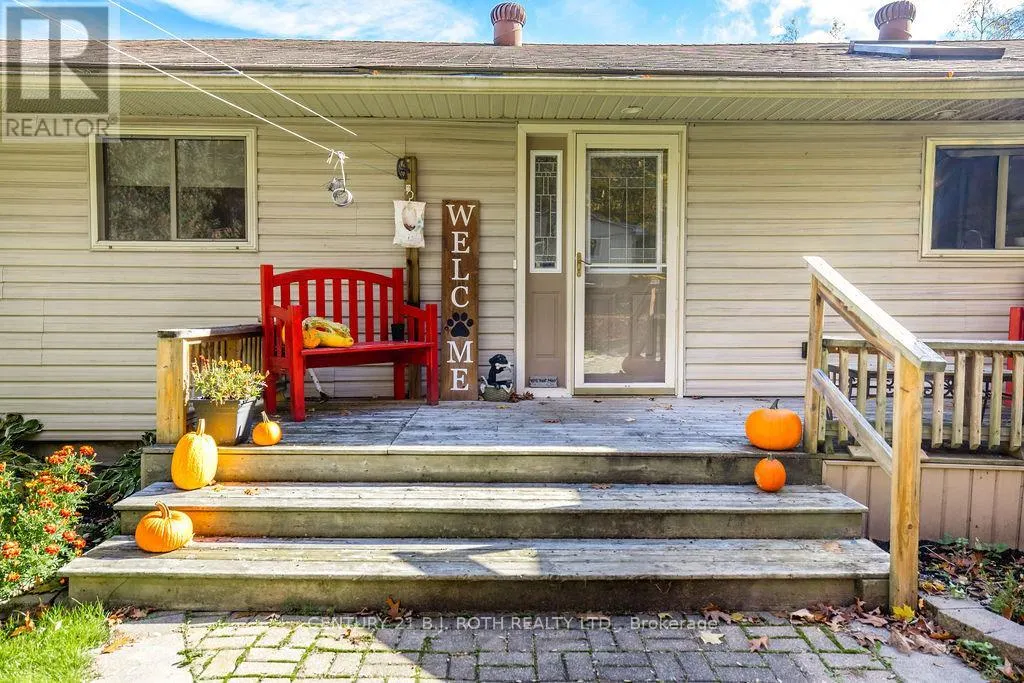1909 MCLEOD DRIVE