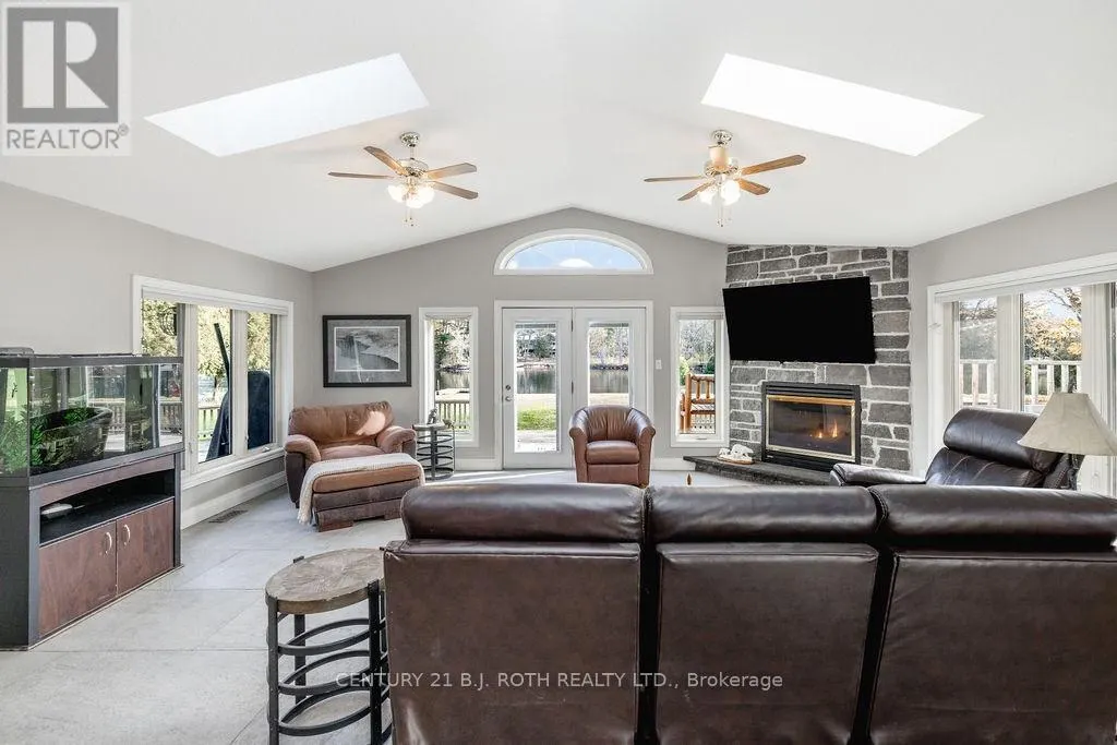 1909 MCLEOD DRIVE
