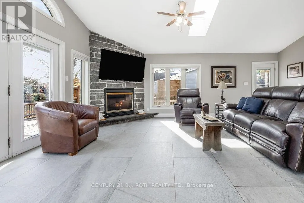 1909 MCLEOD DRIVE