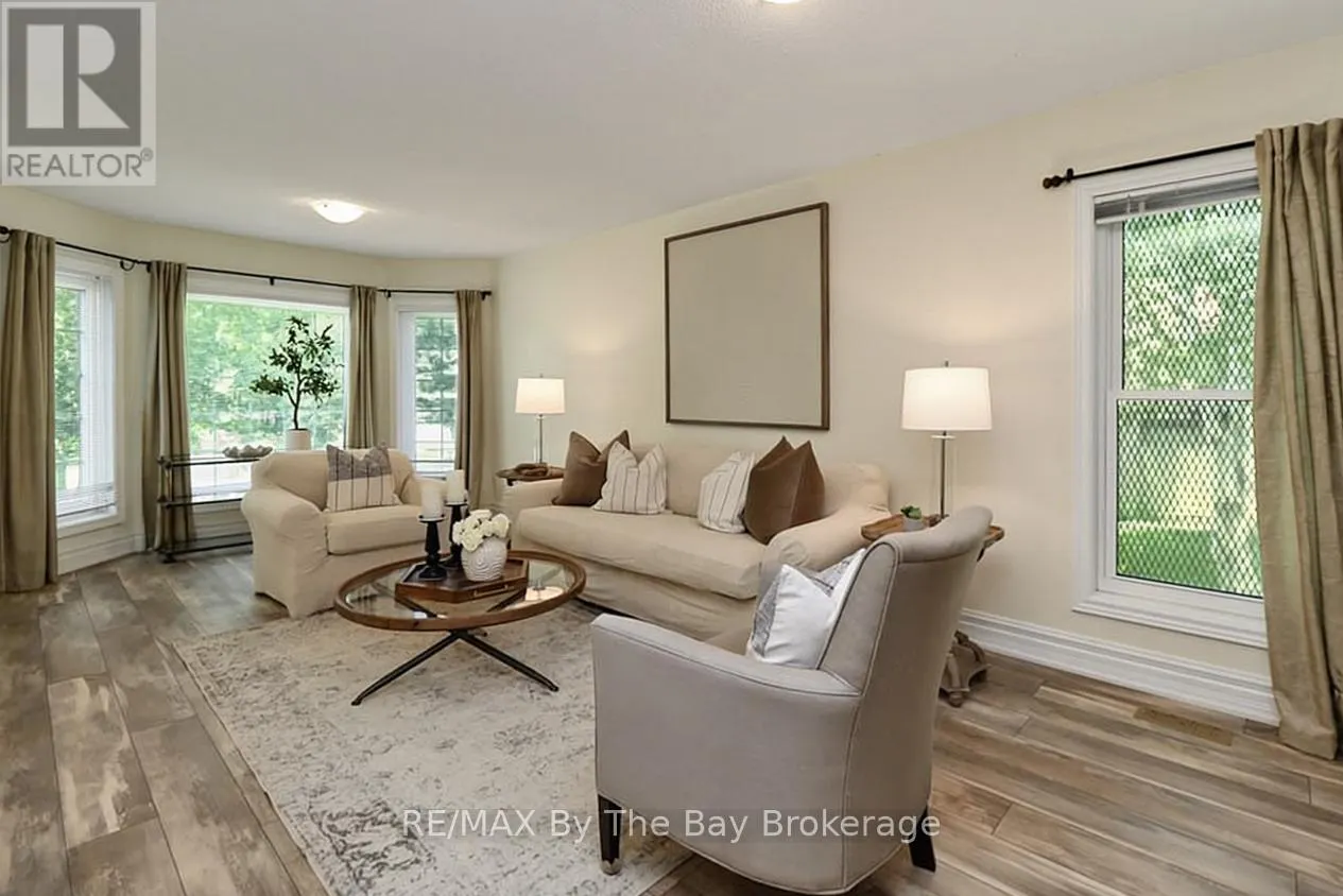 54 FAIRWAY CRESCENT