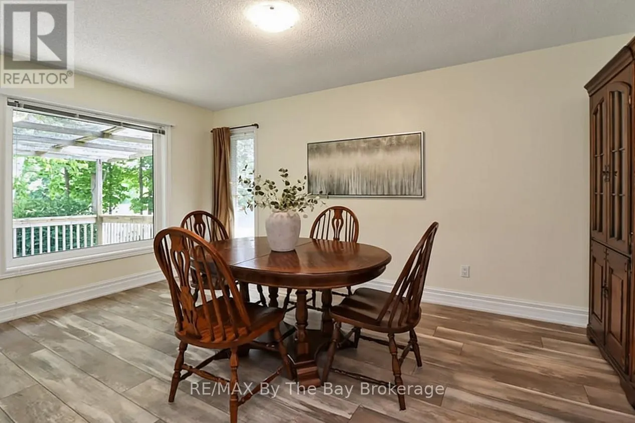 54 FAIRWAY CRESCENT