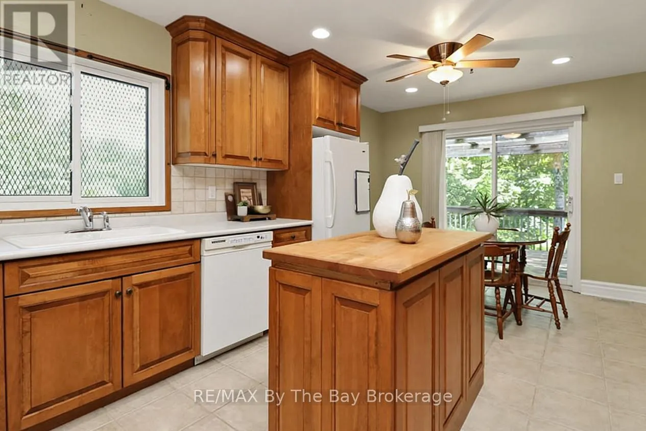 54 FAIRWAY CRESCENT