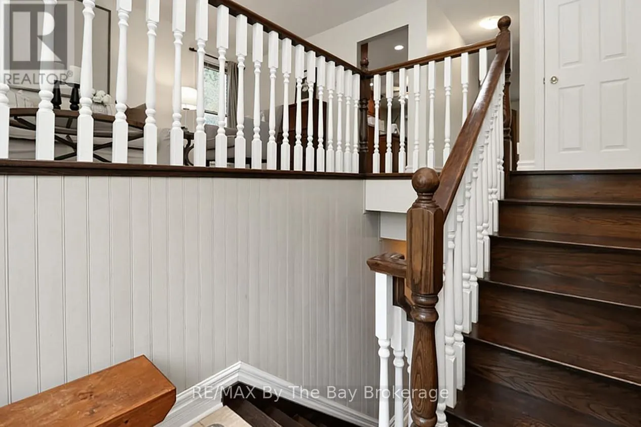 54 FAIRWAY CRESCENT