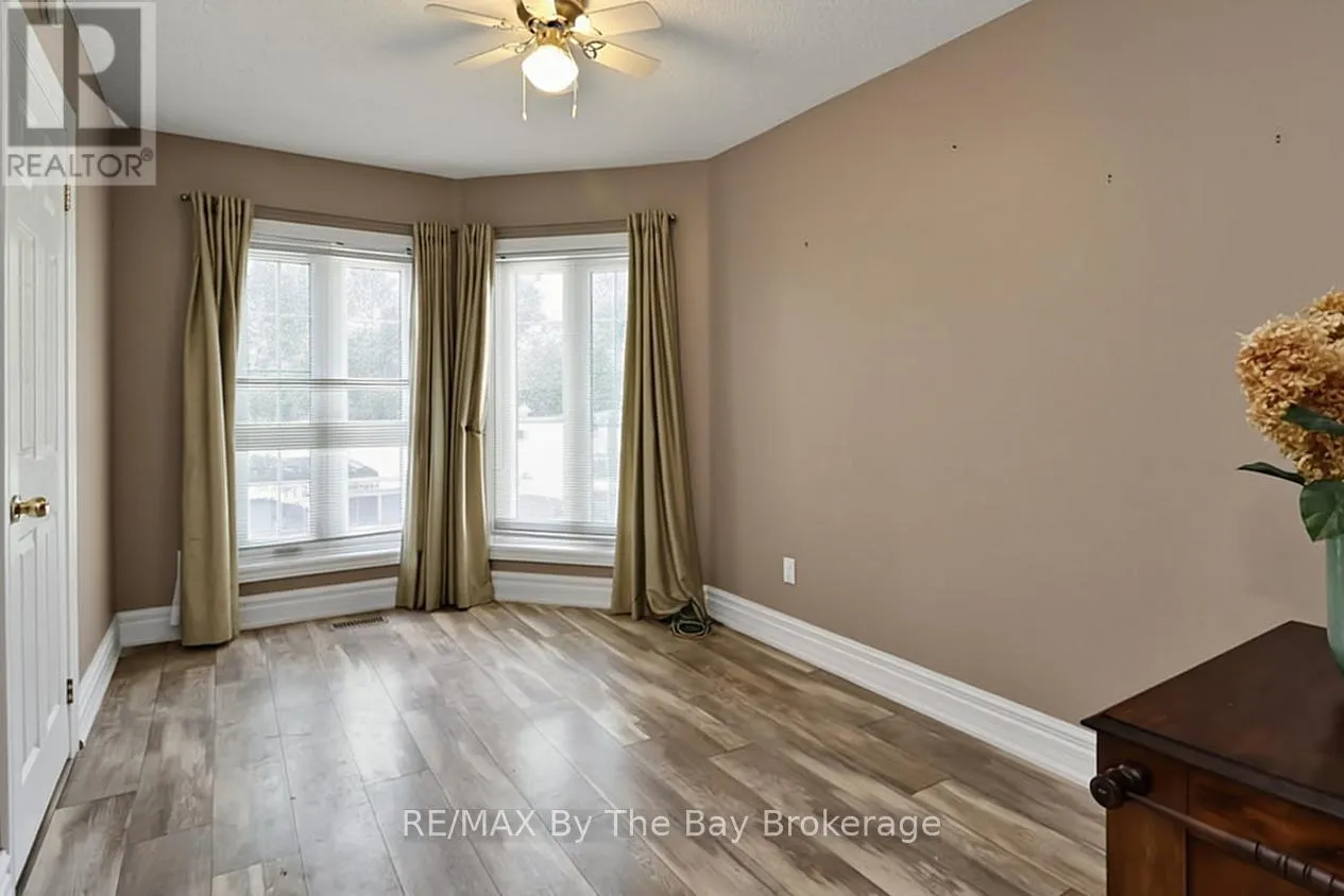54 FAIRWAY CRESCENT