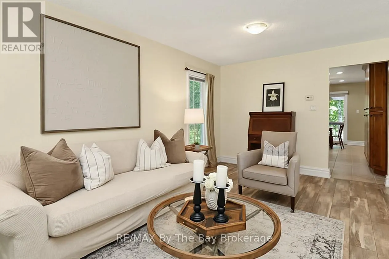 54 FAIRWAY CRESCENT
