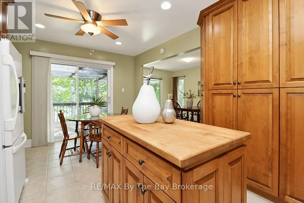 54 FAIRWAY CRESCENT