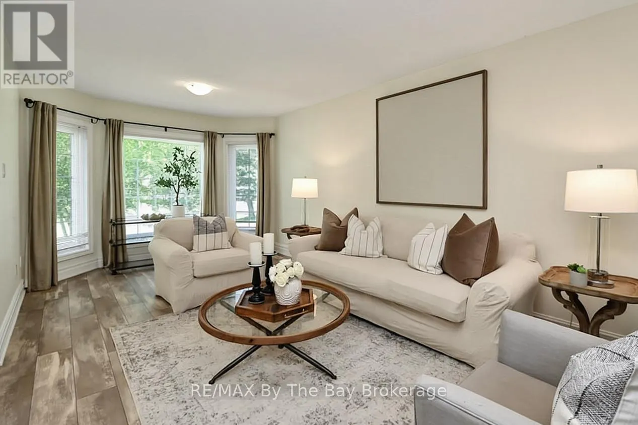 54 FAIRWAY CRESCENT