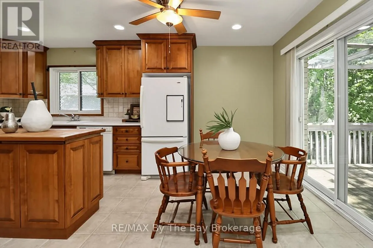 54 FAIRWAY CRESCENT