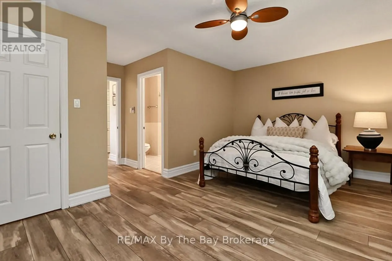 54 FAIRWAY CRESCENT