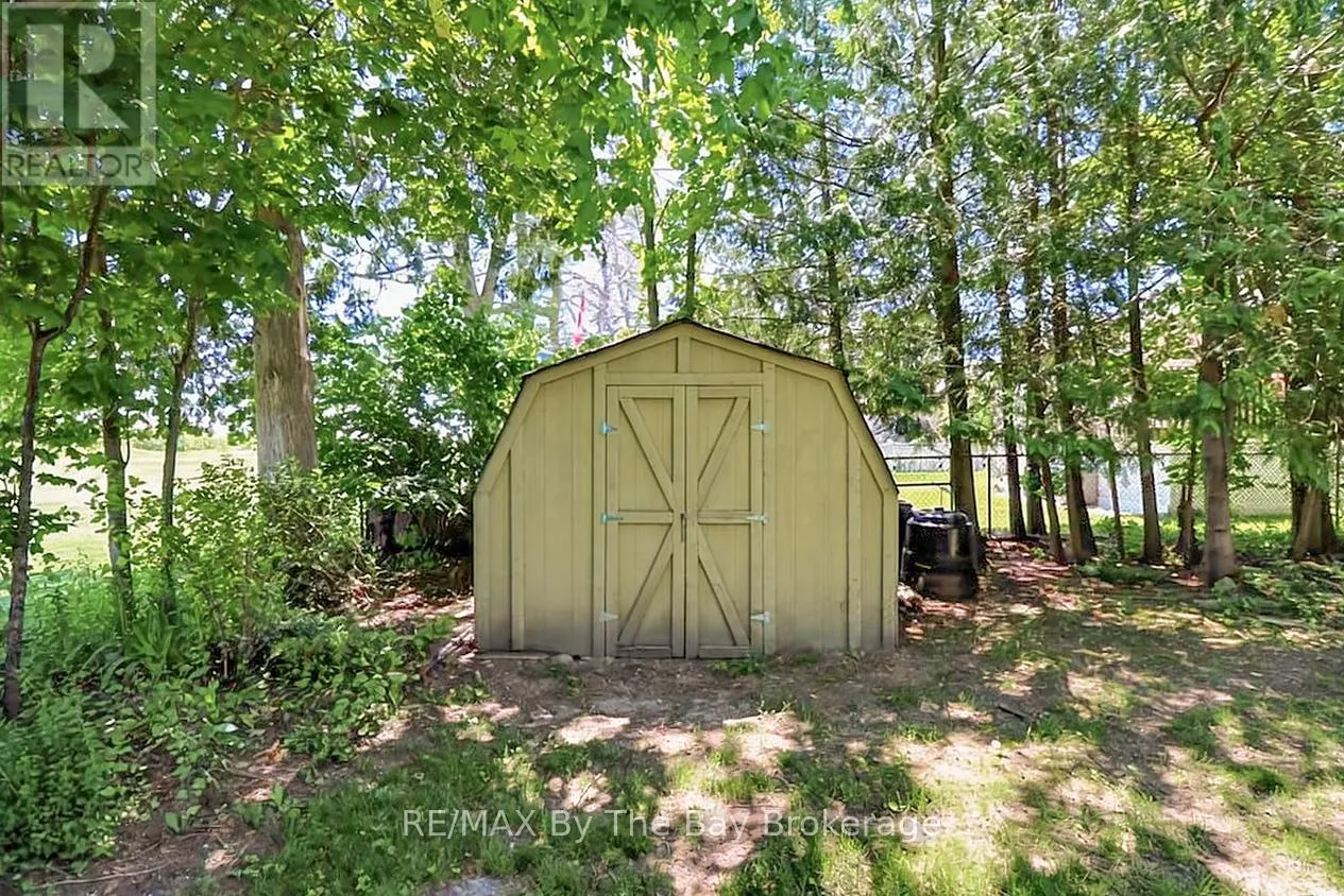 54 FAIRWAY CRESCENT