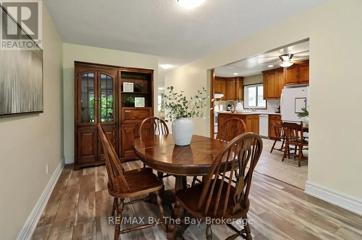 54 FAIRWAY CRESCENT