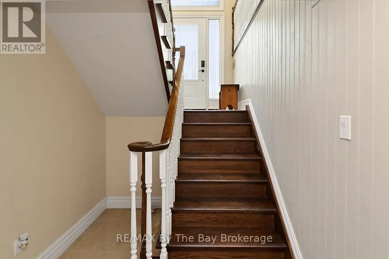54 FAIRWAY CRESCENT