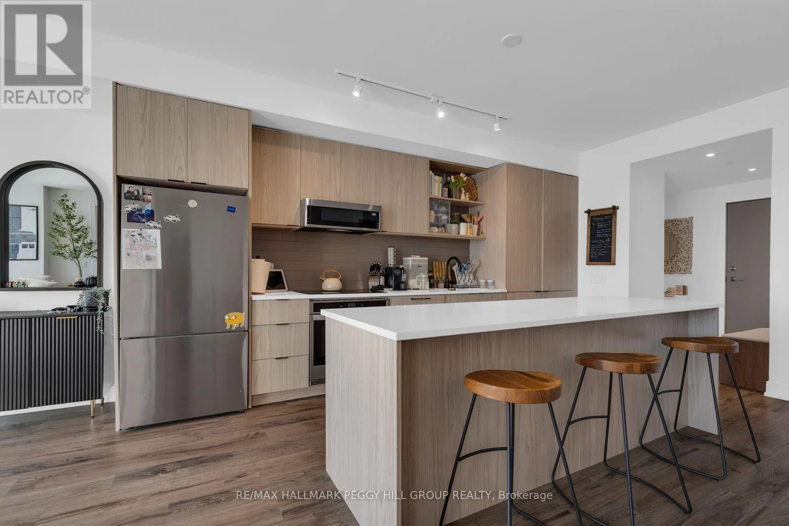 702 - 185 DUNLOP STREET E