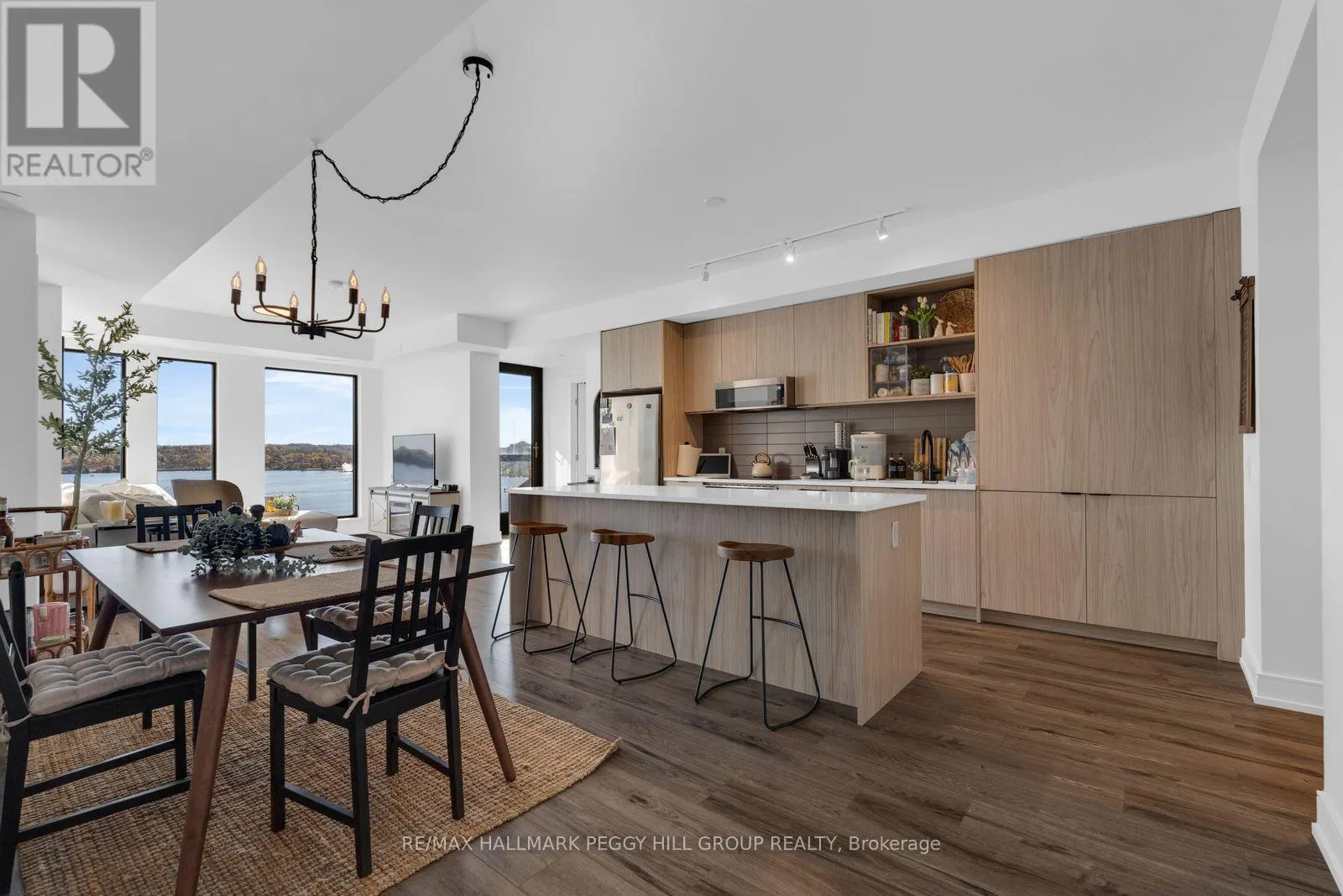 702 - 185 DUNLOP STREET E