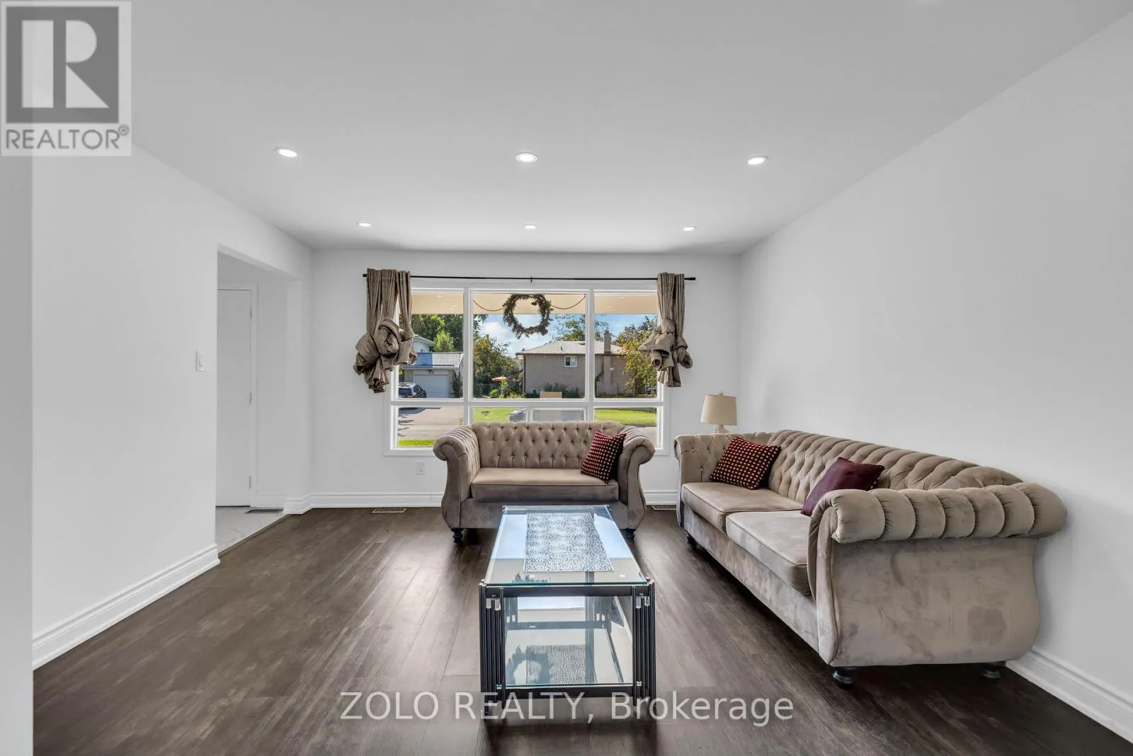 43 DAVIES CRESCENT
