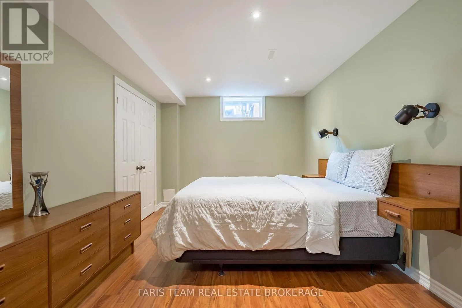 2 STAPLETON PLACE