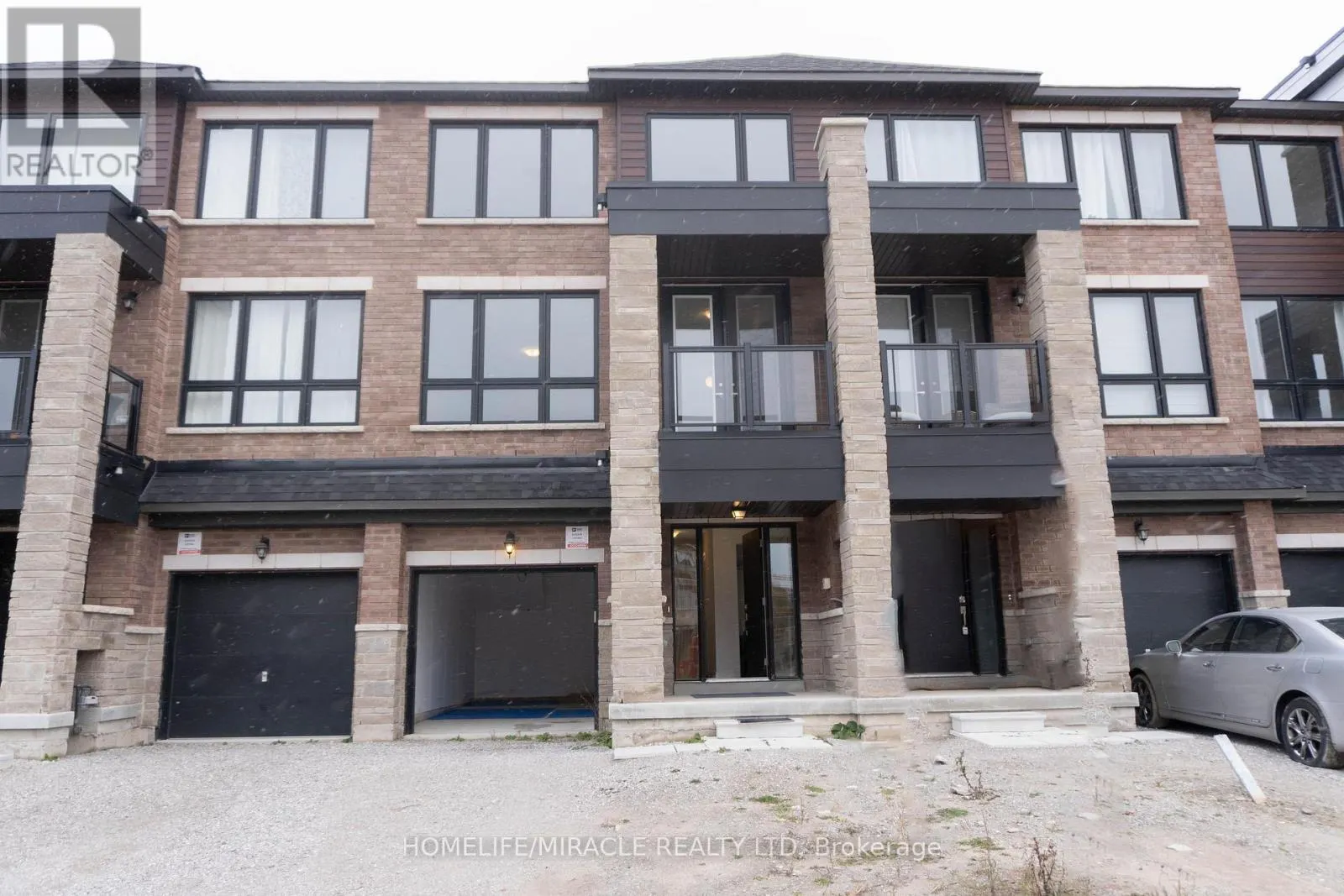 60 BLUE FOREST CRESCENT